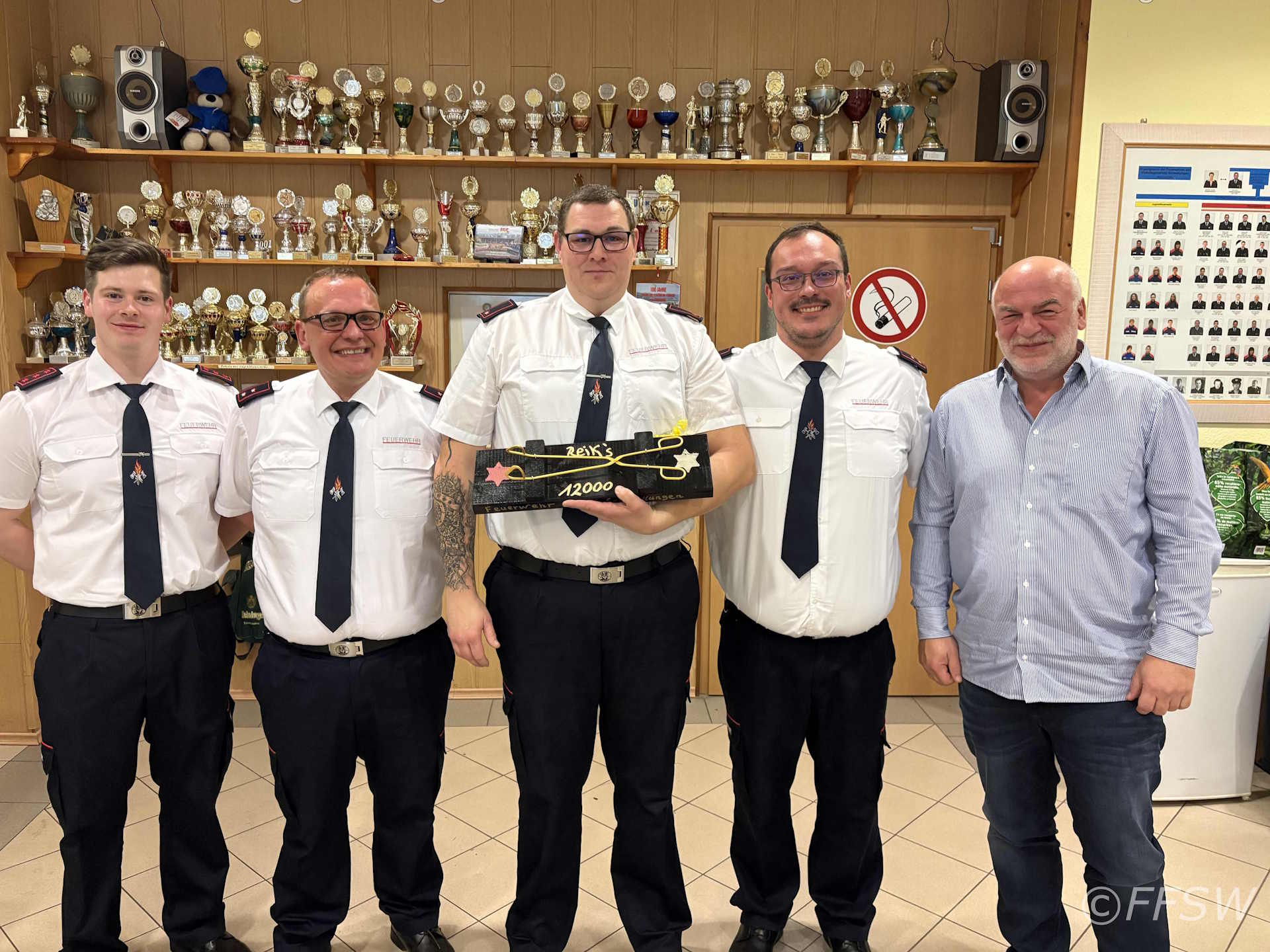 goldene Bratwurstzange